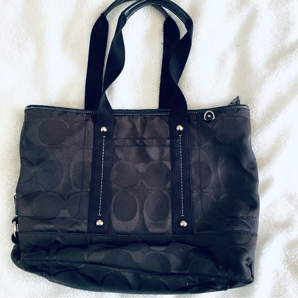 Coach Canvas Tote โ Black with Pink Interior, Stylish & Functional! ๐๐ - Picture 15 of 16